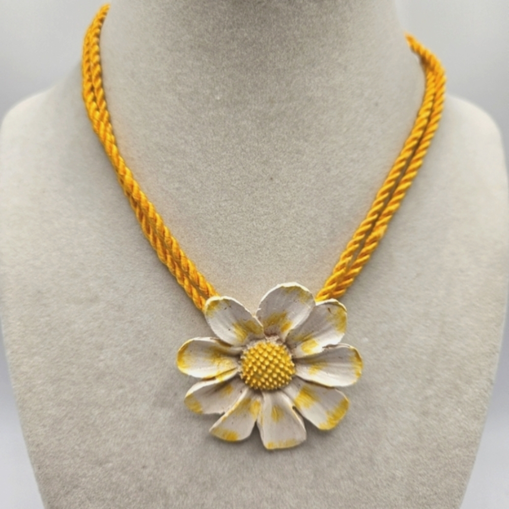 New Vintage Lisner 3d Daisy Flower Pendant Twisted Cord Choker Necklace